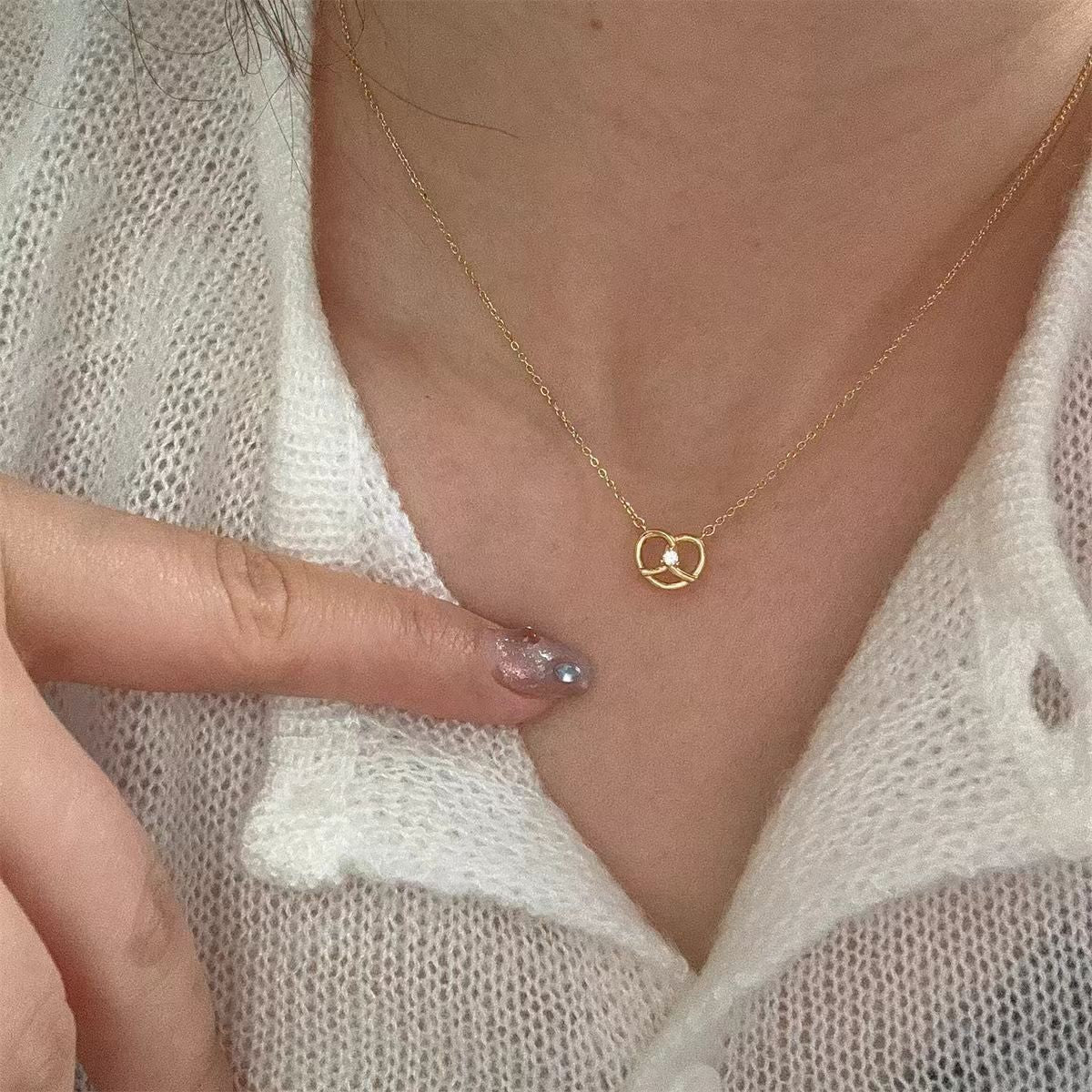 Titanium Steel Necklace Female Niche Design Hot Girl Short Pearl